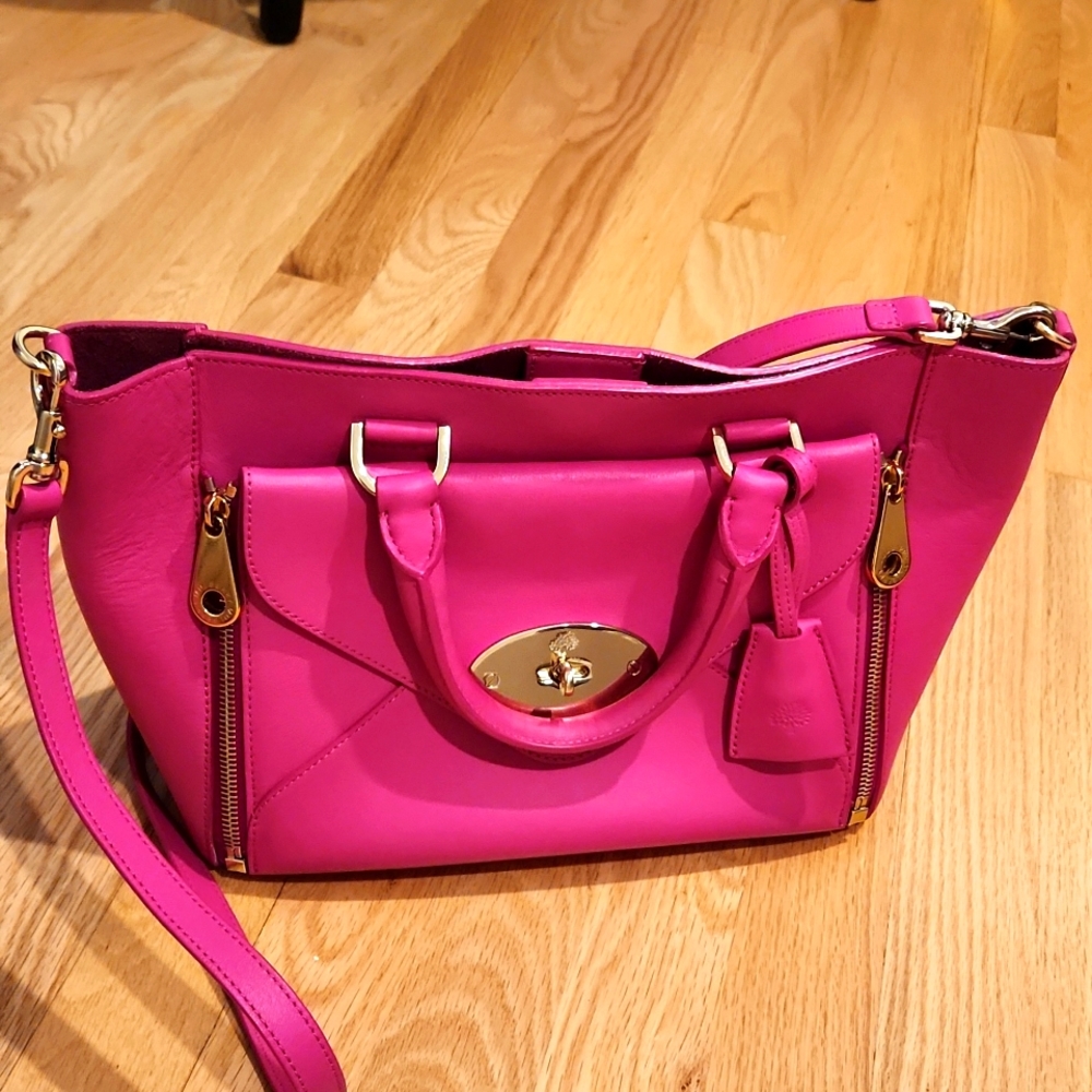 Mulberry tote with detachable clutch, Fucsia color with gold hardware.